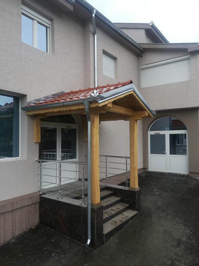 Karavan 123 Raska Экстерьер фото