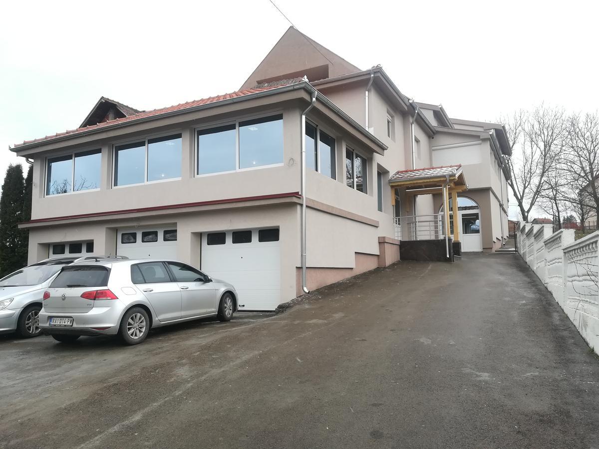 Karavan 123 Raska Экстерьер фото