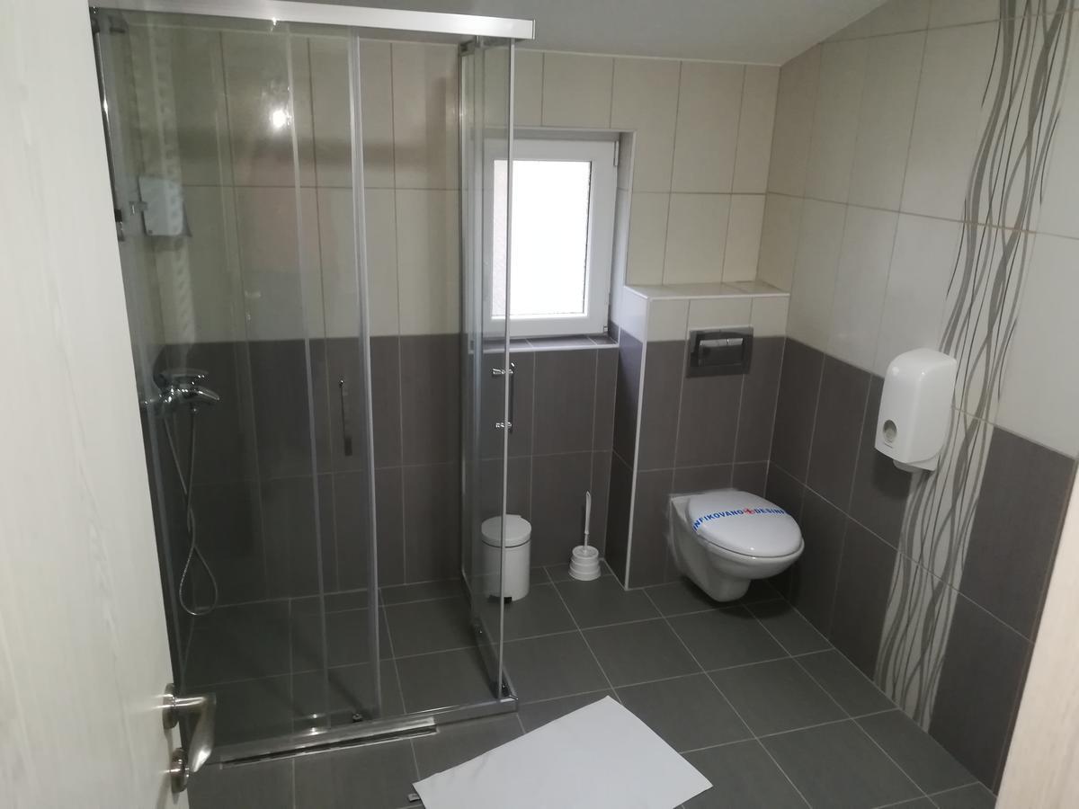 Karavan 123 Raska Экстерьер фото